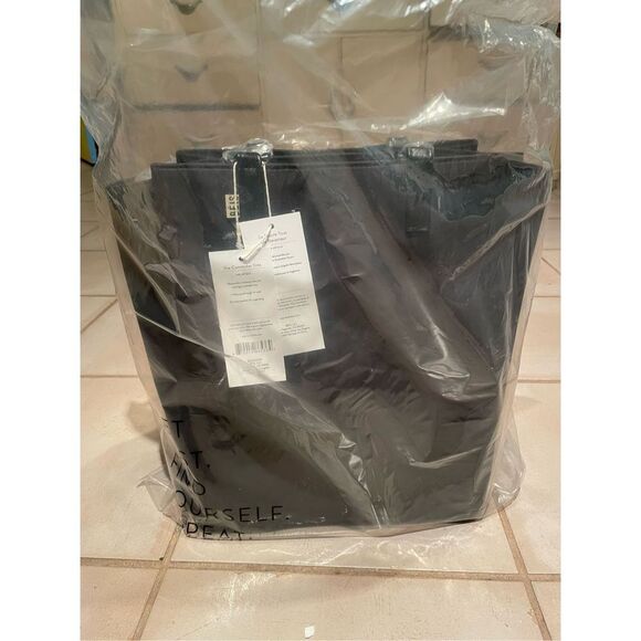 NWT BEIS Commuter Tote in Black - Picture 6 of 8